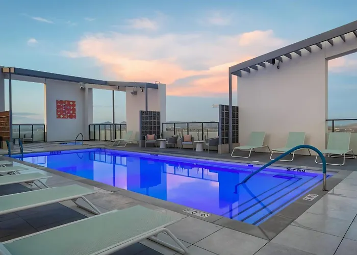 Boulevard Scenic Escape With Pool & Gym Access * Phoenix